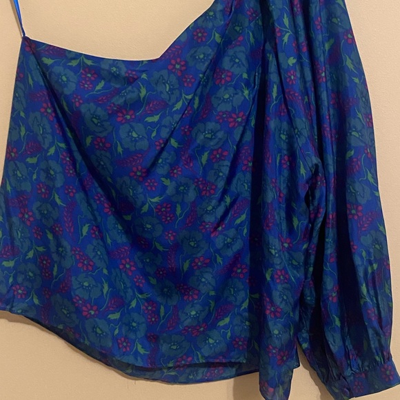 VERONICA BEARD Lyric
One-Shoulder‎ Silk Top - Picture 11 of 11